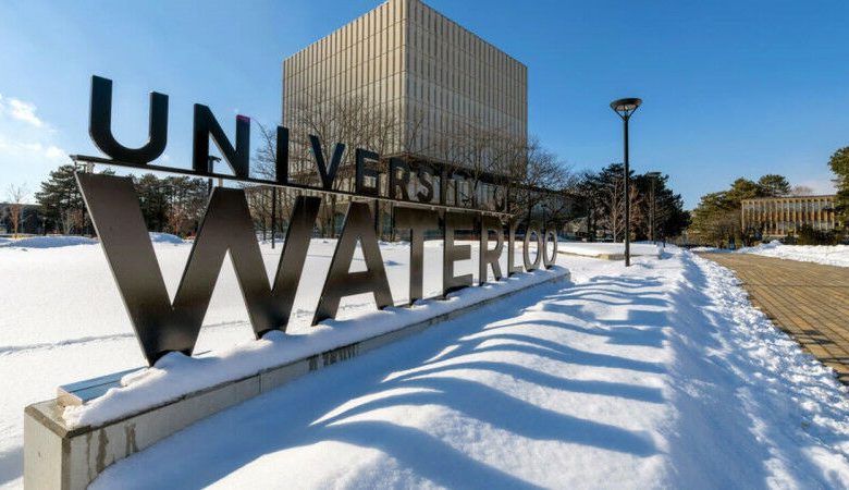 Tanda Universitas Waterloo