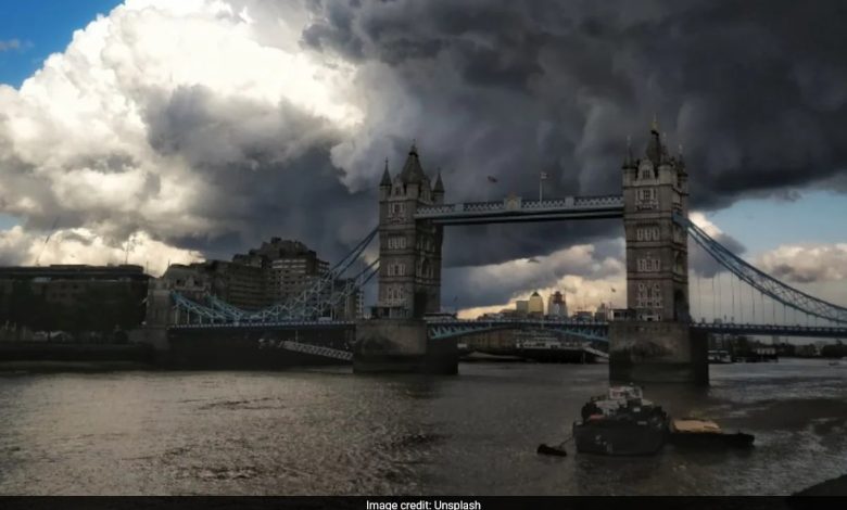 Kantor Meteorologi Inggris Memperingatkan "Bahaya Bagi Kehidupan" Menjelang Kedatangan Badai Eowyn