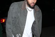 Chris Brown terlihat di bar 'The Nice Guy' di West Hollywood, CA