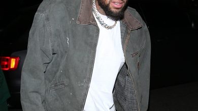 Chris Brown terlihat di bar 'The Nice Guy' di West Hollywood, CA