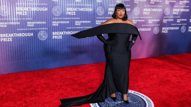 Lizzo terlihat memukau di Hadiah Terobosan 2024