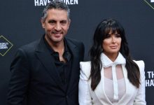 Mauricio Umansky dan Kyle Richards menghadiri E! Penghargaan Pilihan Rakyat di Santa Monica