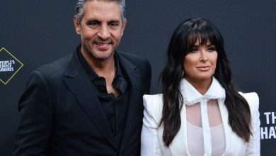 Mauricio Umansky dan Kyle Richards menghadiri E! Penghargaan Pilihan Rakyat di Santa Monica