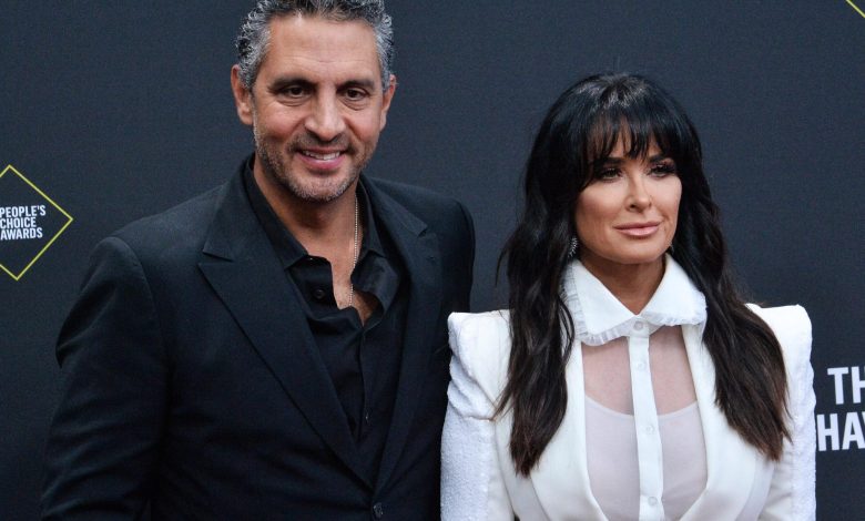 Mauricio Umansky dan Kyle Richards menghadiri E! Penghargaan Pilihan Rakyat di Santa Monica