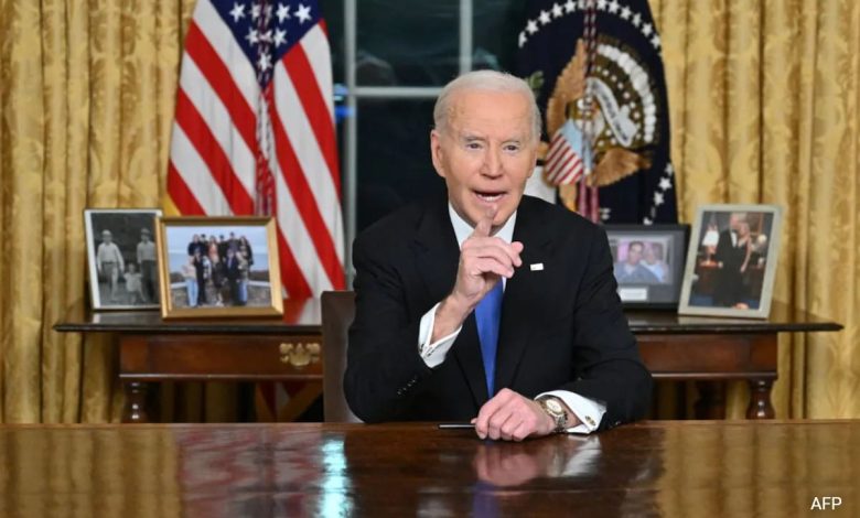 "Orang Amerika Dikuburkan Karena Misinformasi": Kutipan Teratas Biden