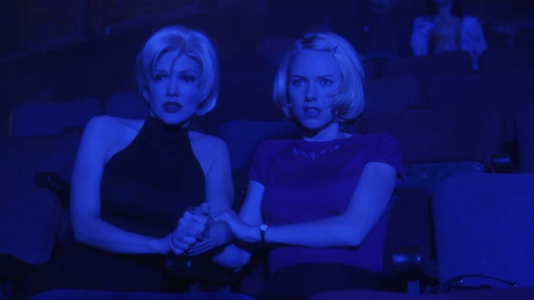 Rita dan Betty merasa sedih di Club Silencio di Mulholland Drive