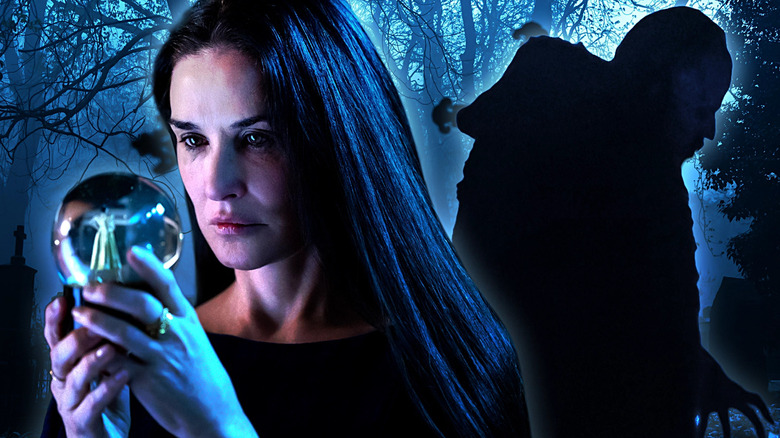 Demi Moore sebagai Elisabeth Sparkle memegang bola dunia di The Substance di samping bayangan Count Orlok di Nosferatu