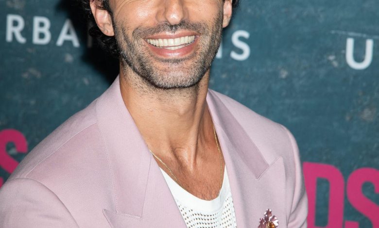 Justin Baldoni dan Rumor Masalah Justin Baldoni dan Blake Lively Swirl Karena Tak Berpose Bareng Blake di