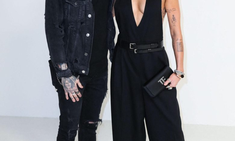 Lacak Cyrus dan Miley Cyrus di Tom Ford: Autumn/Winter 2020 Fashion Show