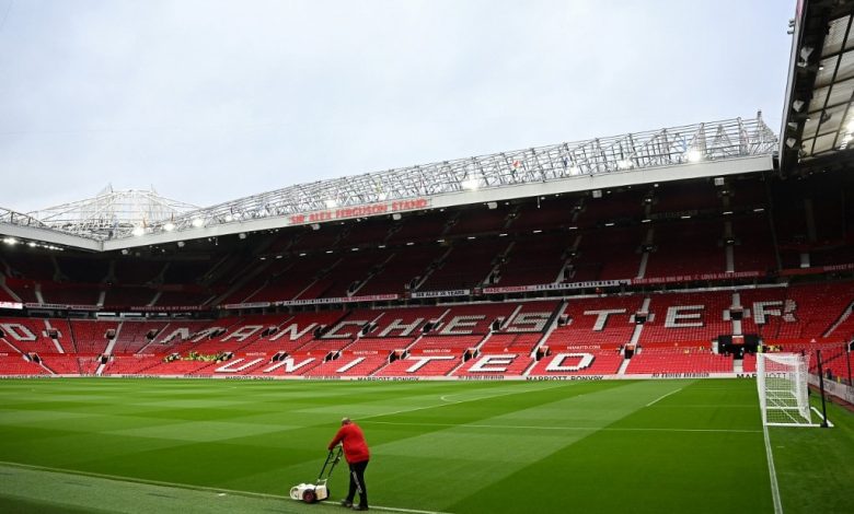 Manchester United hanya menawarkan buah kepada staf setelah menutup kantin