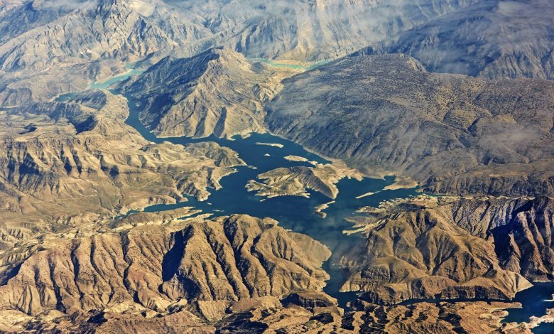 Piring laut dari waktu Pangea sekarang terkoyak di bawah Irak dan Iran