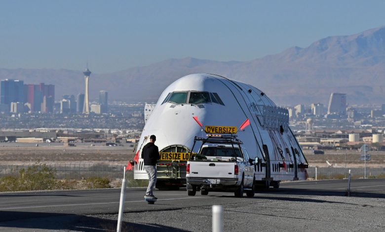 Boeing 747 dalam perjalanannya ke Area15