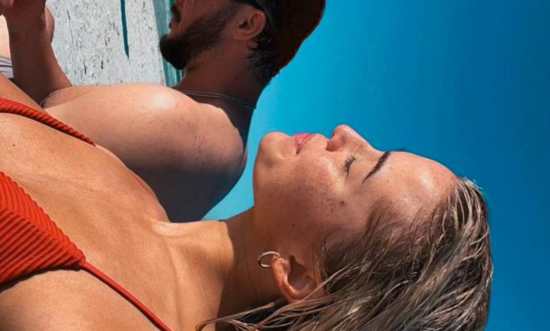 Olivia Dunne membentak selfie dengan Paul Skenes.