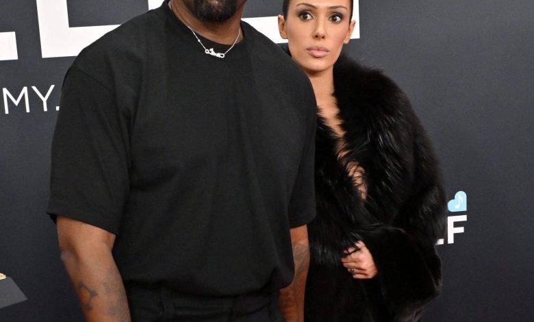 Kanye West dan Bianca Sensori di Grammy Awards Tahunan ke -67 - Kedatangan