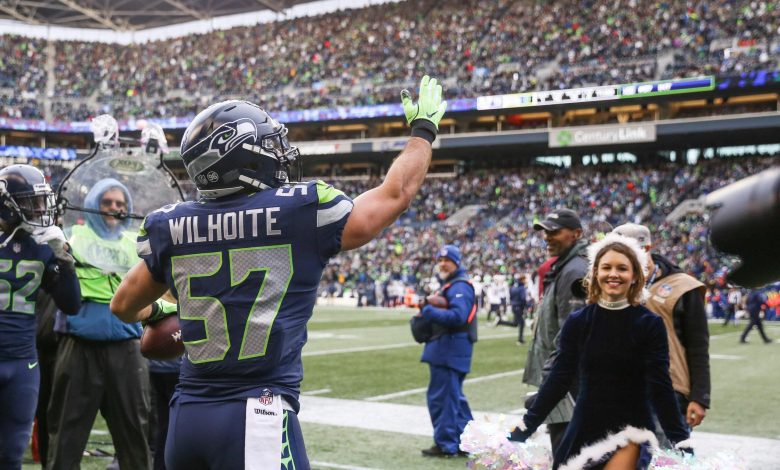 Gelombang Michael Wilhoite Selama Game NFL Antara Rams vs Seahawks 17 Desember