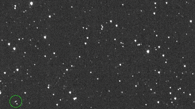 Gambar penemuan asteroid 2024 yr4 saat terbang melalui ruang.