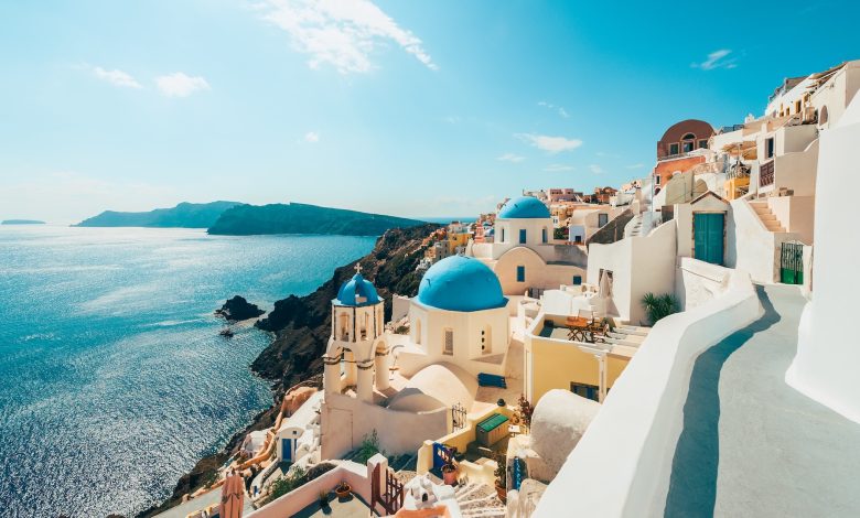 Santorini mengalami segerombolan gempa bumi kecil. Apakah pulau Yunani akan meletus?