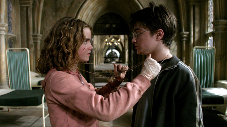 Harry Potter dan Tahanan Azkaban, Harry dan Hermione menggunakan turner waktu