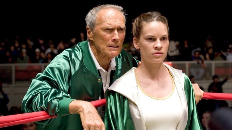 Clint Eastwood sebagai Frankie Dunn melatih Hilary Swank sebagai Maggie Fitzgerald dalam Million Dollar Baby