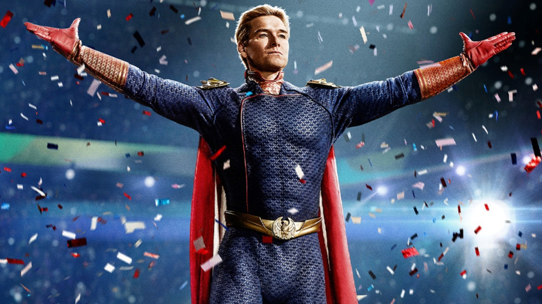 Antony Starr sebagai Homelander dengan lengannya terangkat dan dikelilingi oleh confetti di poster untuk The Boys Season 4