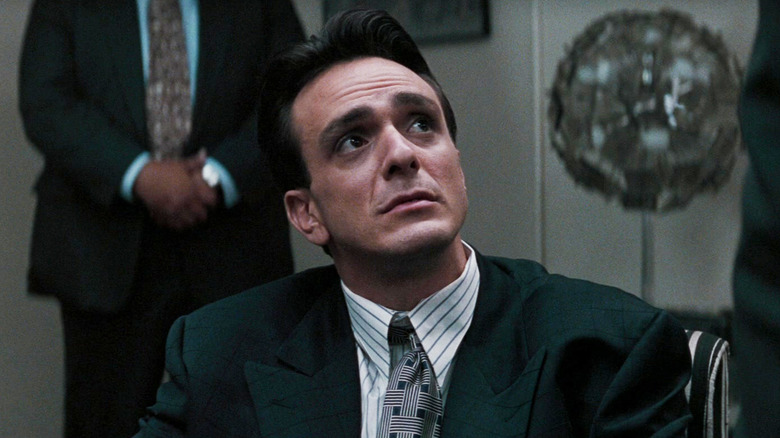 Alan Marciano dari Hank Azaria mendongak di Vincent Hanna In Heat dari Al Pacino