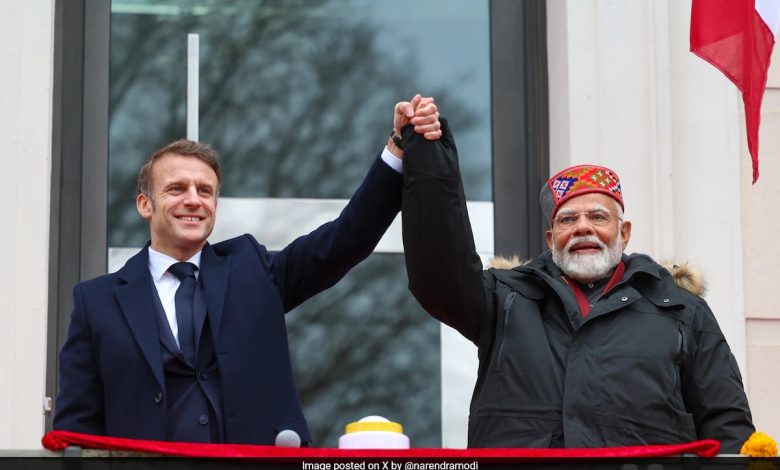 Karya Seni Dokra, cermin ukiran tangan: Hadiah PM Modi untuk Macron, istrinya