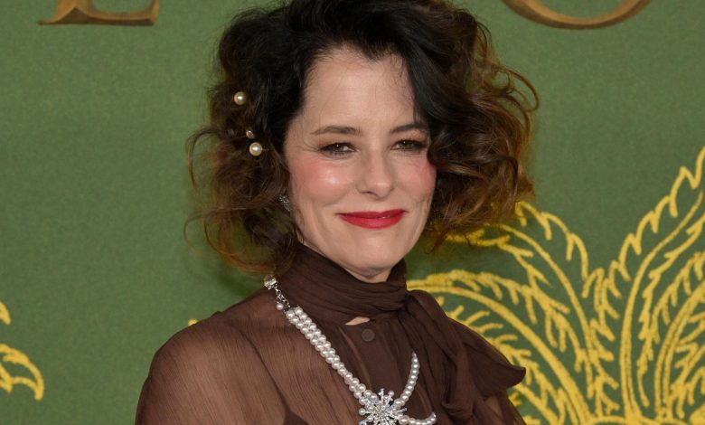 Parker Posey at World Premiere '' The White Lotus '' Musim 3