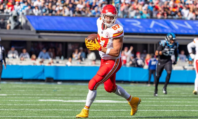 Travis Kelce di bidang NFL