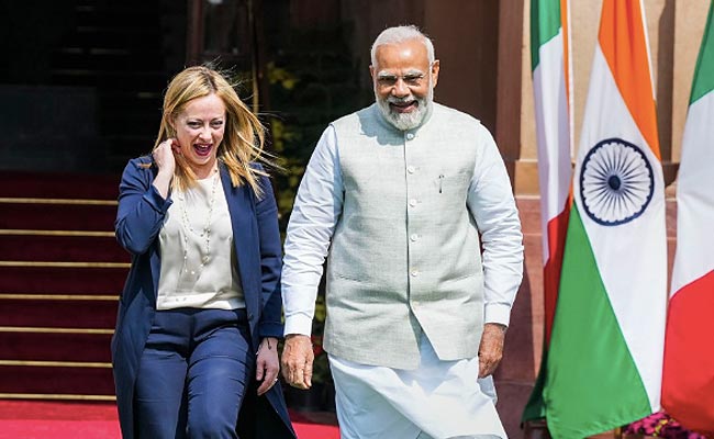 "Lumpur yang mereka lemparkan ke kita ...": Teriakan Giorgia meloni untuk PM Modi, Trump