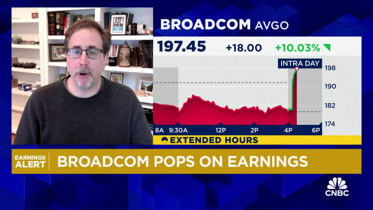 Stok Broadcom muncul lebih dari 10% pada pendapatan