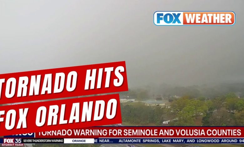 Tonton: Tornado Hits Fox 35 Orlando TV Studio saat Live On Air - YouTube