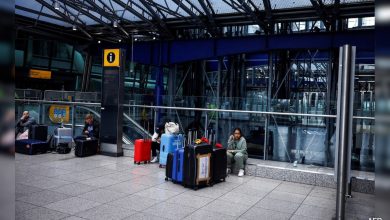 'Saya hanya perlu berada di sana': kekacauan sebagai pemotongan listrik melanda Layanan Bandara London