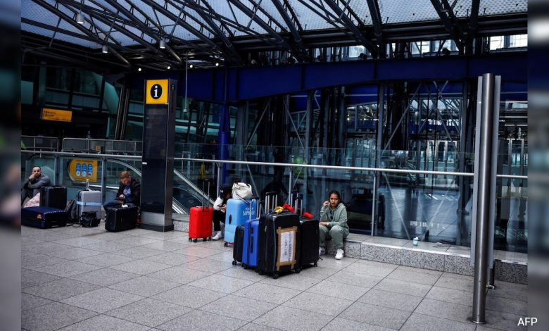 'Saya hanya perlu berada di sana': kekacauan sebagai pemotongan listrik melanda Layanan Bandara London