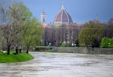 Katedral Florence ditutup karena Tuscany Italia dalam Peringatan Banjir