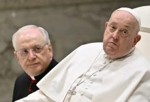 Paus Francis menandakan dia akan melanjutkan, memulai proses untuk reformasi Katolik