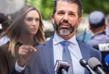 Donald Trump Jr berbicara kepada pers