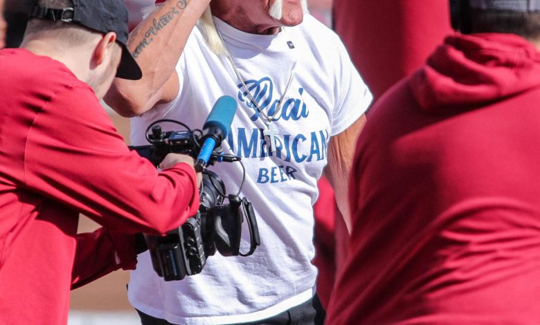 Hulk Hogan di Texas v Arkansas NCAA Football Game
