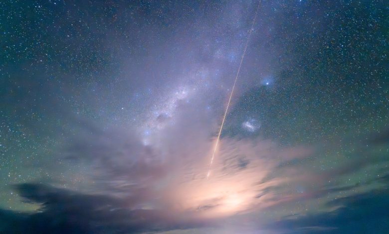 Foto kapsul ruang W-2 memasuki kembali atmosfer Bumi bulan lalu.