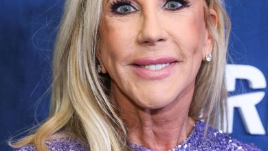 Vicki Gunvalson di DirectV Streaming dengan Stars Oscar Viewing Party 2024 Dipandu oleh Rob Lowe