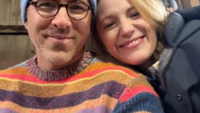 Blake Lively dan Ryan Reynolds mengambil selfie