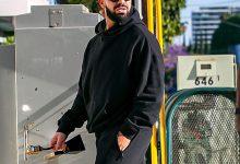 Drake melangkah keluar di LA membawa penghargaan Billboard -nya