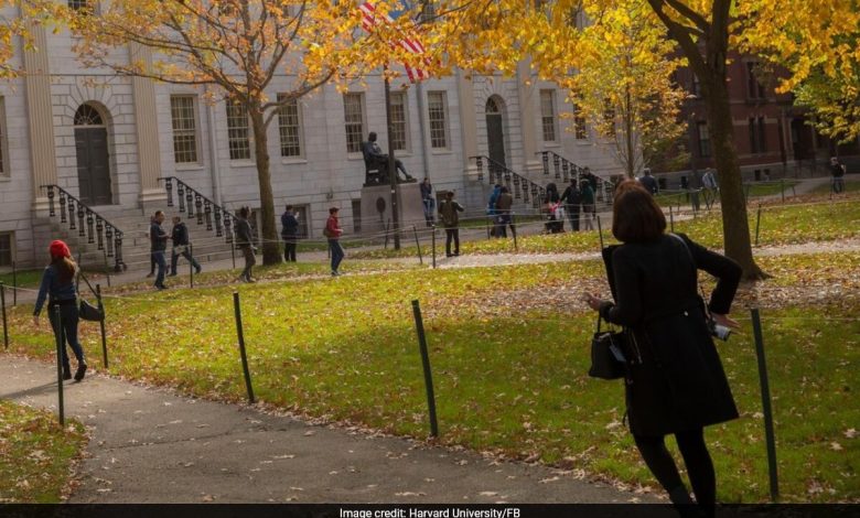 Harvard mengumumkan biaya kuliah gratis untuk keluarga yang menghasilkan $ 200.000 atau kurang setahun