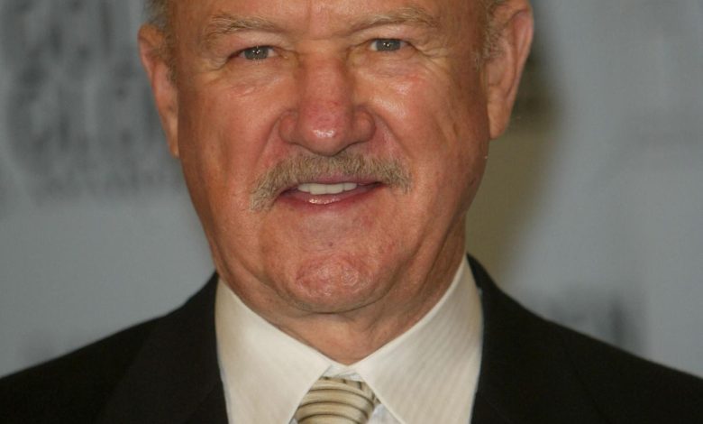 Gene Hackman tersenyum