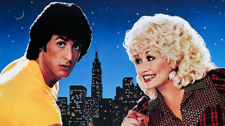 Nick Martinelli (Sylvester Stallone) dengan Jake Farris (Dolly Parton) di poster untuk berlian imitasi dengan cakrawala kota di latar belakang