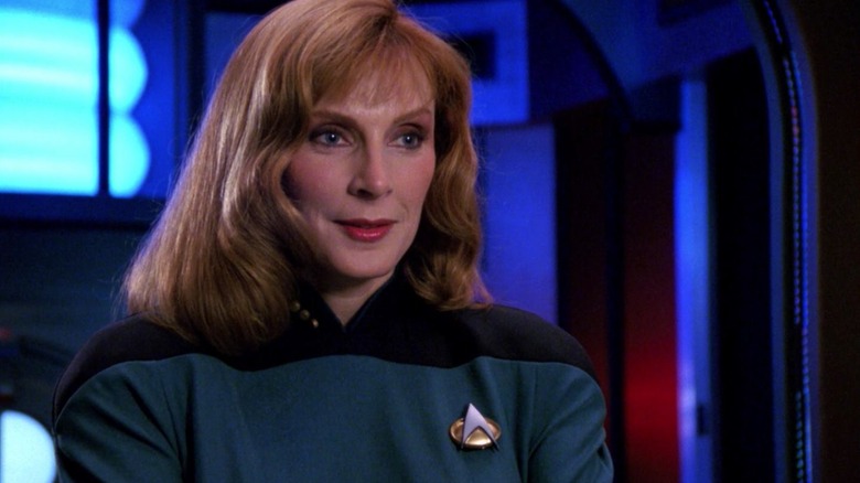 Beverly Crusher di Teknik Utama di Enterprise, dari Star Trek: The Next Generation