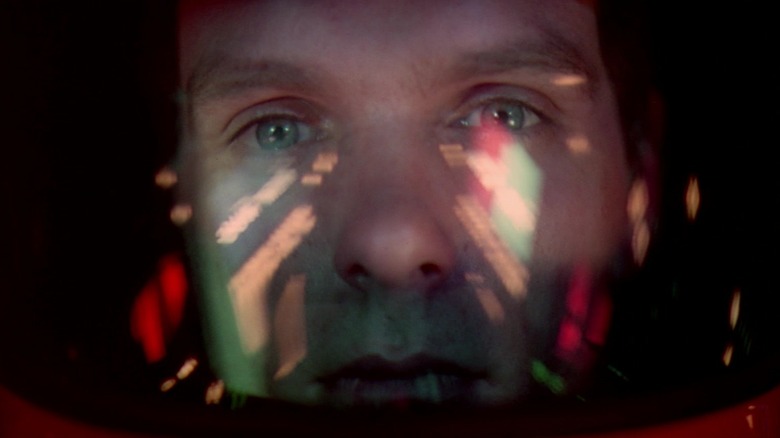 Dave melihat Gerbang Bintang pada tahun 2001: A Space Odyssey