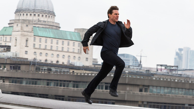 Tom Cruise Berlari sebagai Ethan Hunt in Mission: Impossible - Fallout