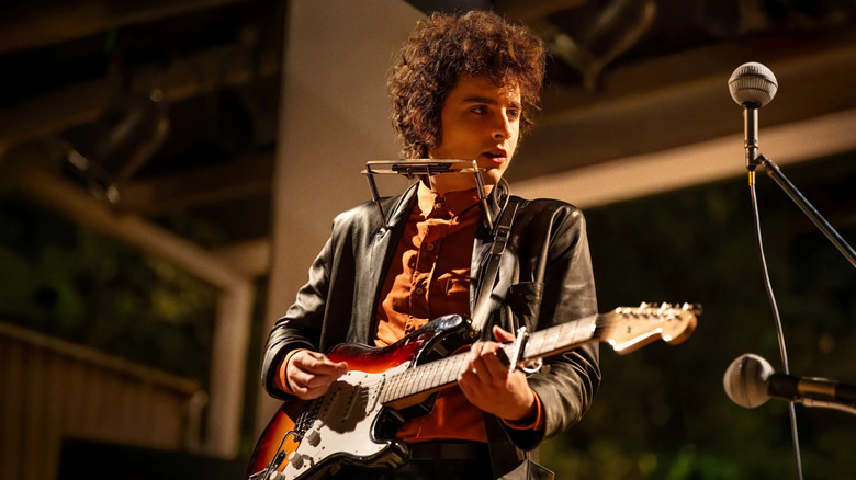 Bob Dylan bermain gitar listrik secara lengkap tidak diketahui