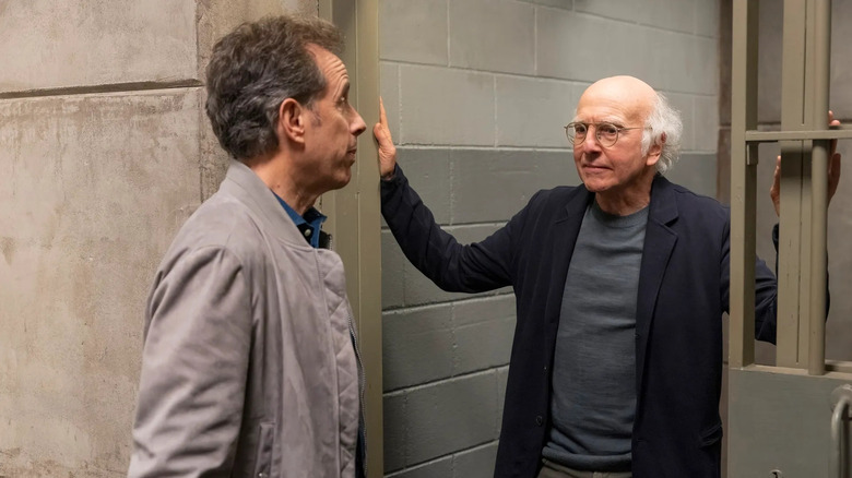 Jerry Seinfeld dan Larry David berdiri di ambang sel penjara dalam mengekang antusiasme Anda