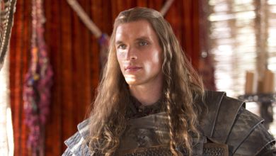 Daario Naharis Berbicara dengan Daenerys Targaryen di tenda